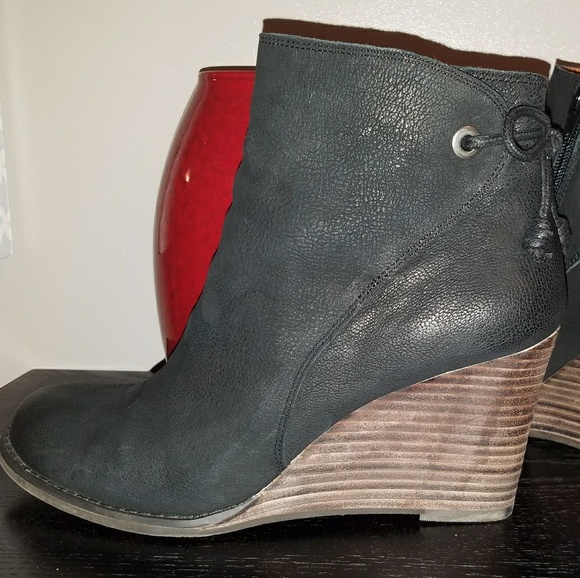 lucky brand yamina wedge bootie